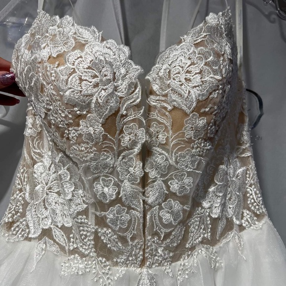 Wedding Dress for Sale! - Picture 2 of 6